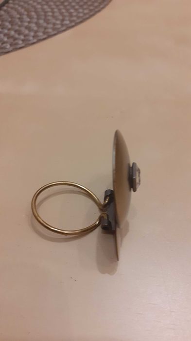 Broszka w kolorze miedzi