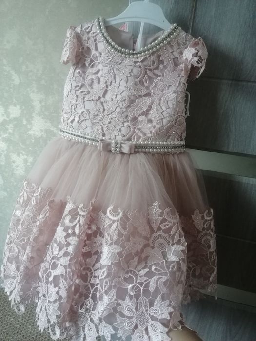 Пишна сукня дуже красива на дівчинку