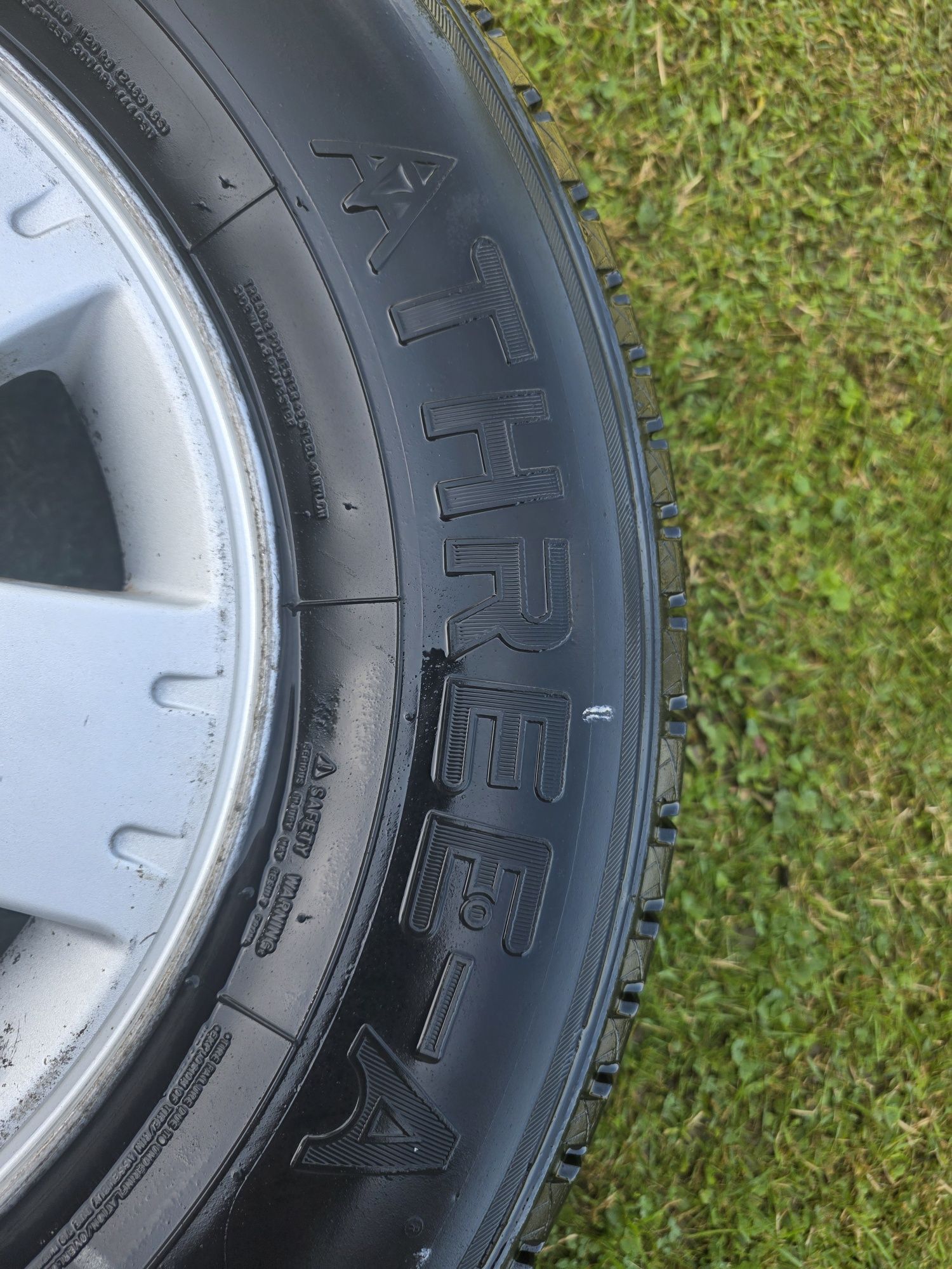 Felgi aluminiowe z oponami Pajero 3 cztery sztuki