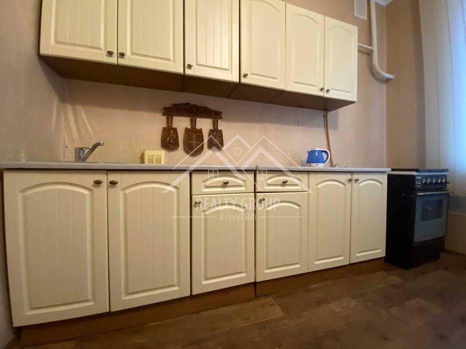 Продається  3к. кв . для великої родни (сталінка), район Юності