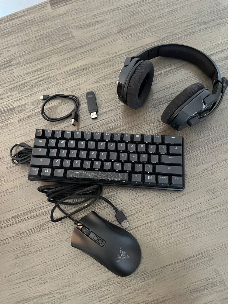 Conjunto gaming! Praticamente novo! Bom preço
