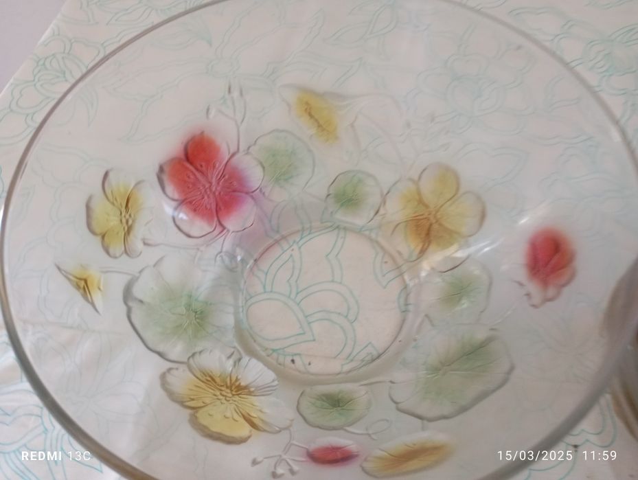 Conjunto de saladeira e seis taças