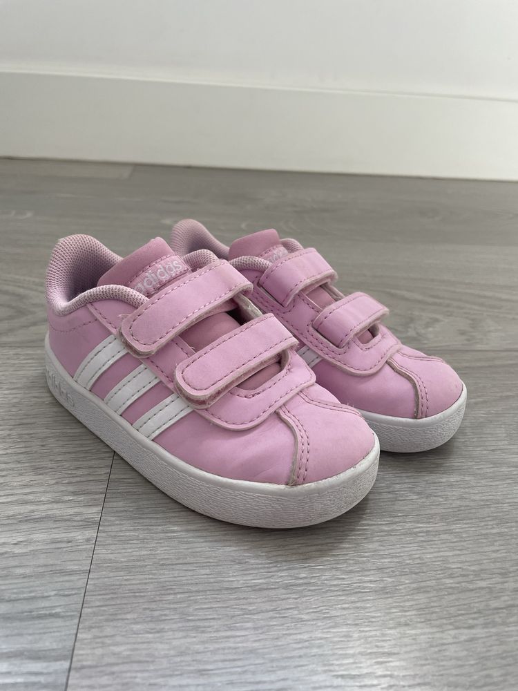 Calçado n. 23 ténis Adidas criança