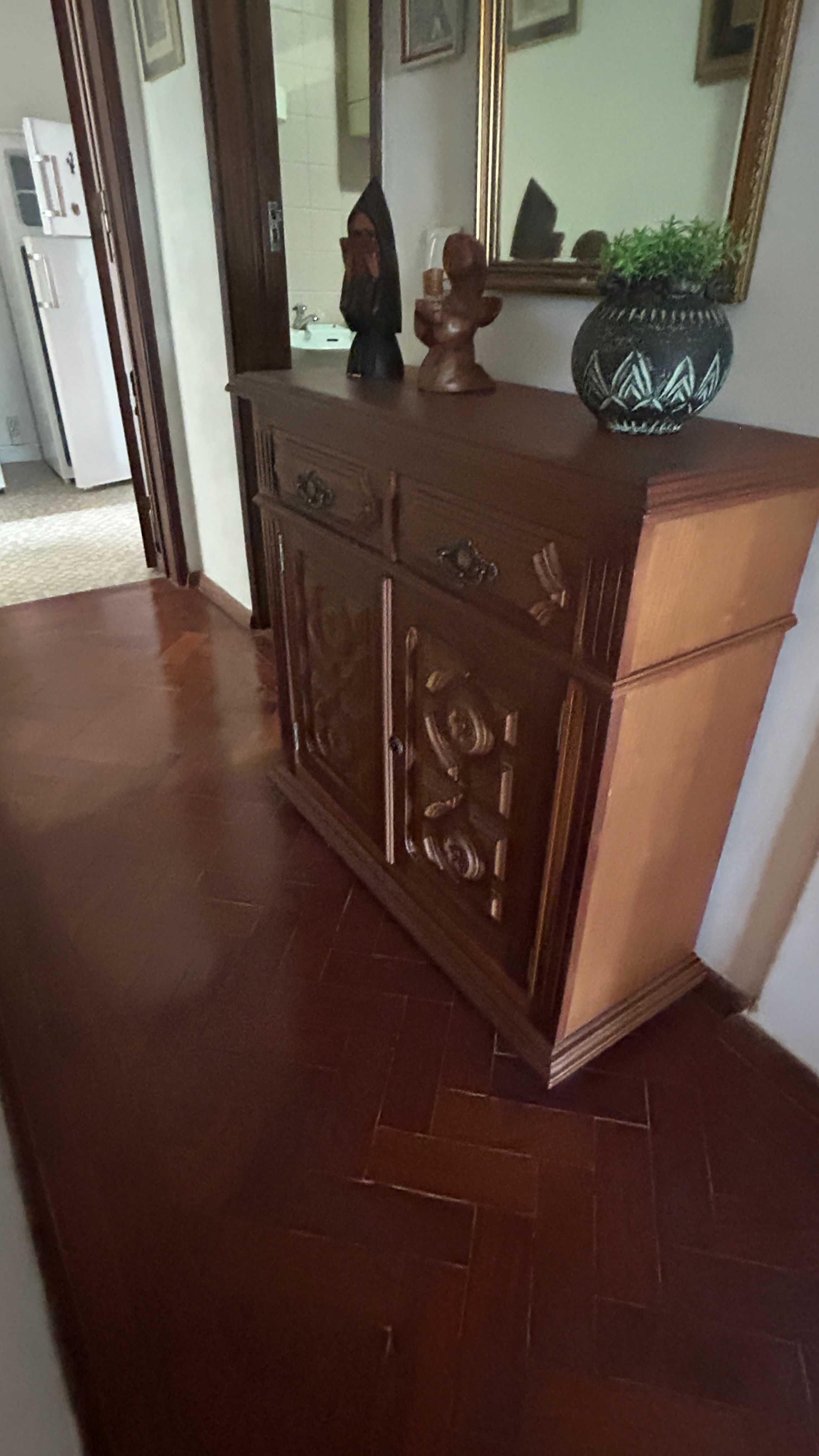 Móveis Sapateira em madeira maciça trabalhada