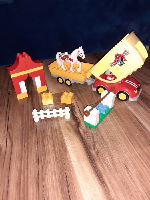 Lego duplo przyczepa dla konia 10807 i turniej/rycerz na koniu 10568