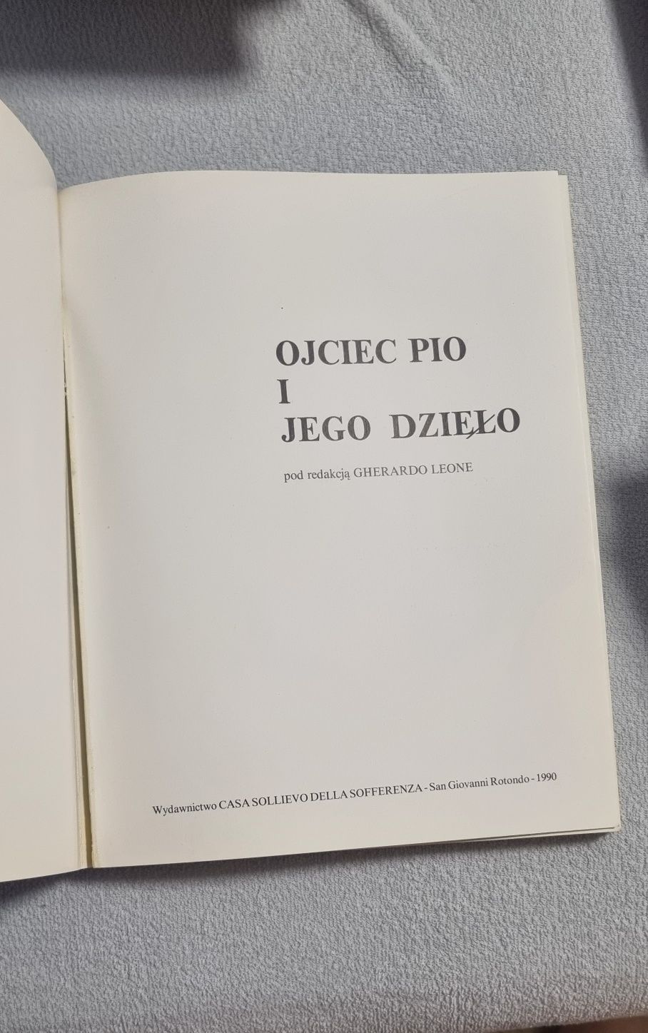 Książka, miękka lub twarda oprawa