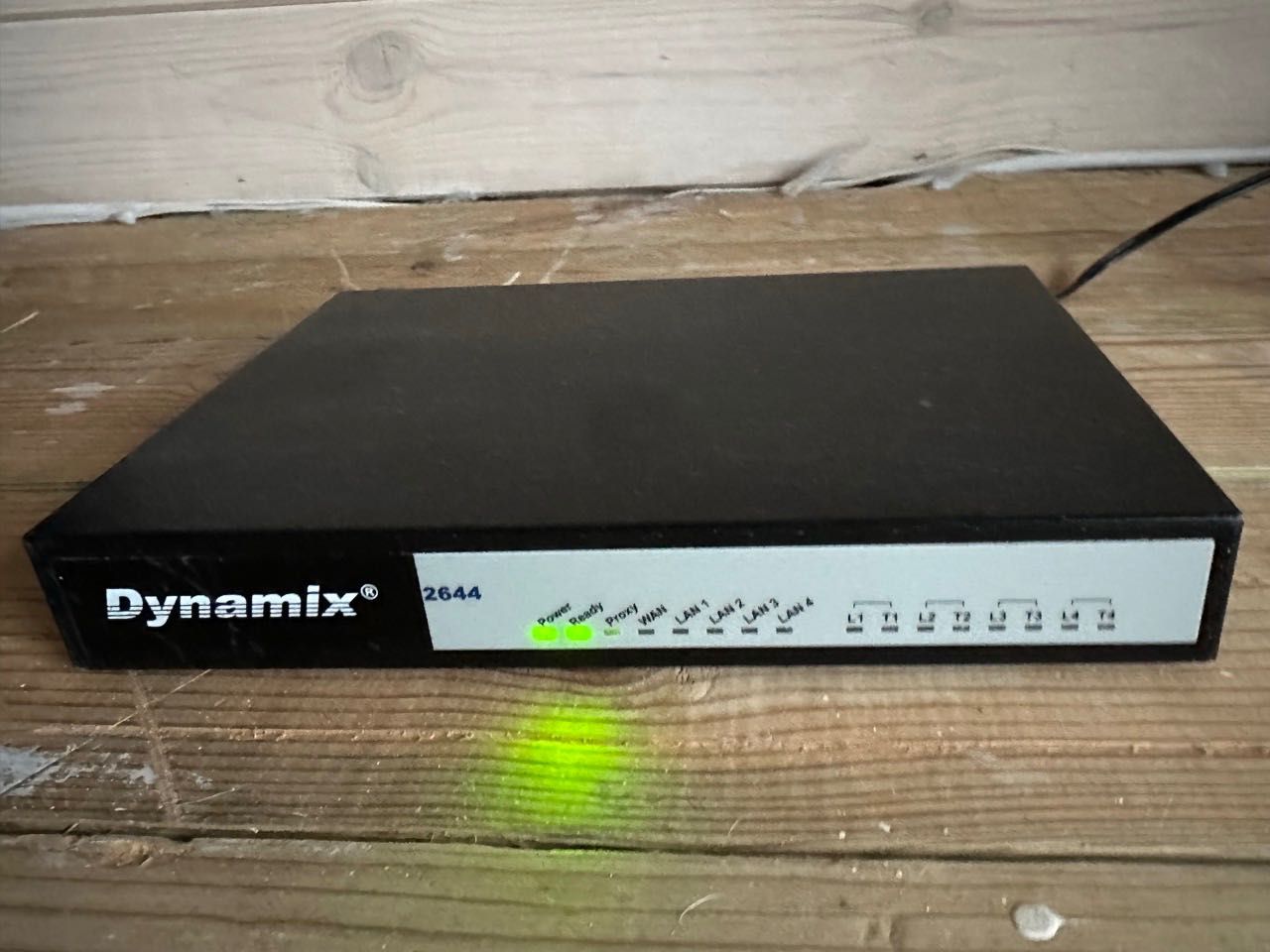 Dynamix DW-2644 - VoIP шлюз з 4 FXS і 4 FXS портами, 1 WAN / 4 LAN