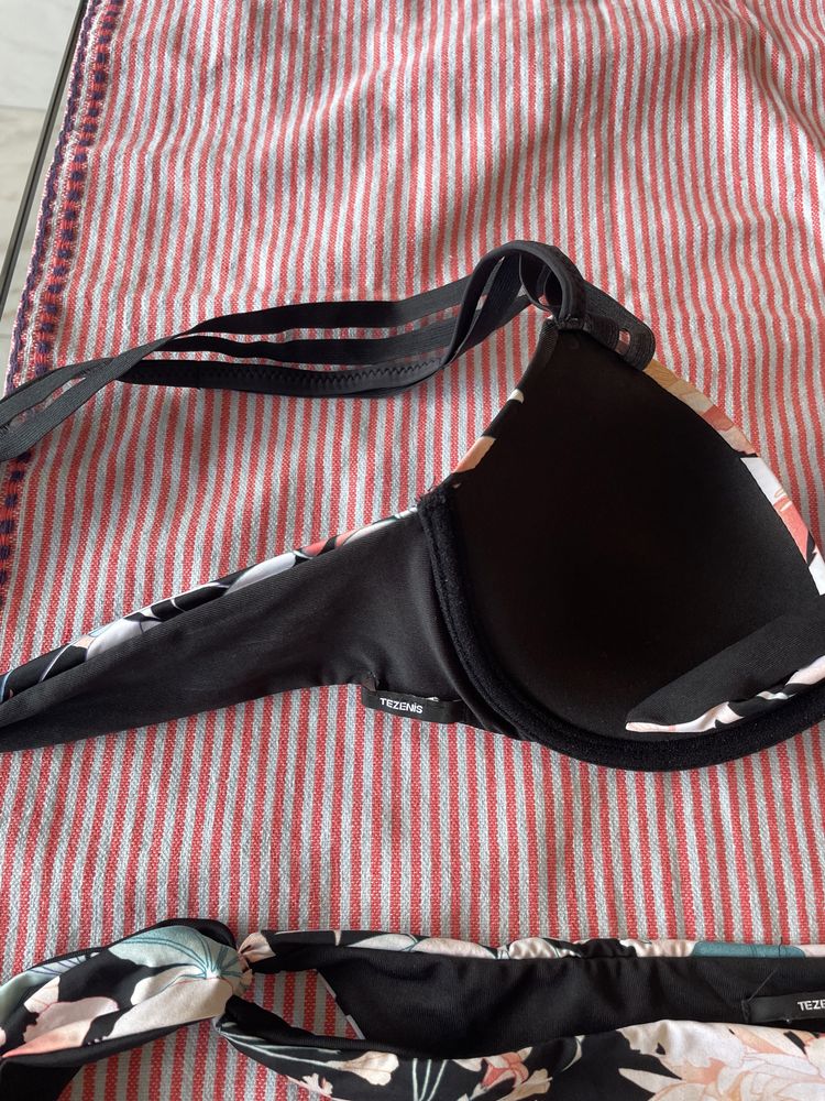 Bikini tezenis flores