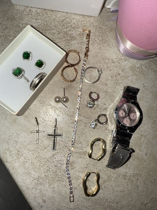 Продам украшения сережки браслет часы кольцо крестик перстень