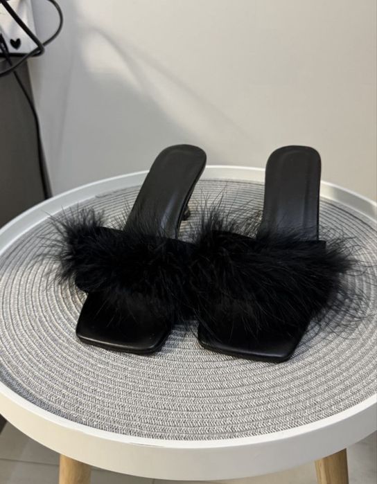 Босоніжки (мюлі) на каблуку