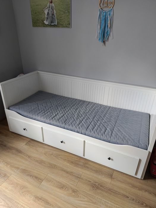 Ikea Hemnes białe łóżko rozkładane z 3 szufladami i 2 materace