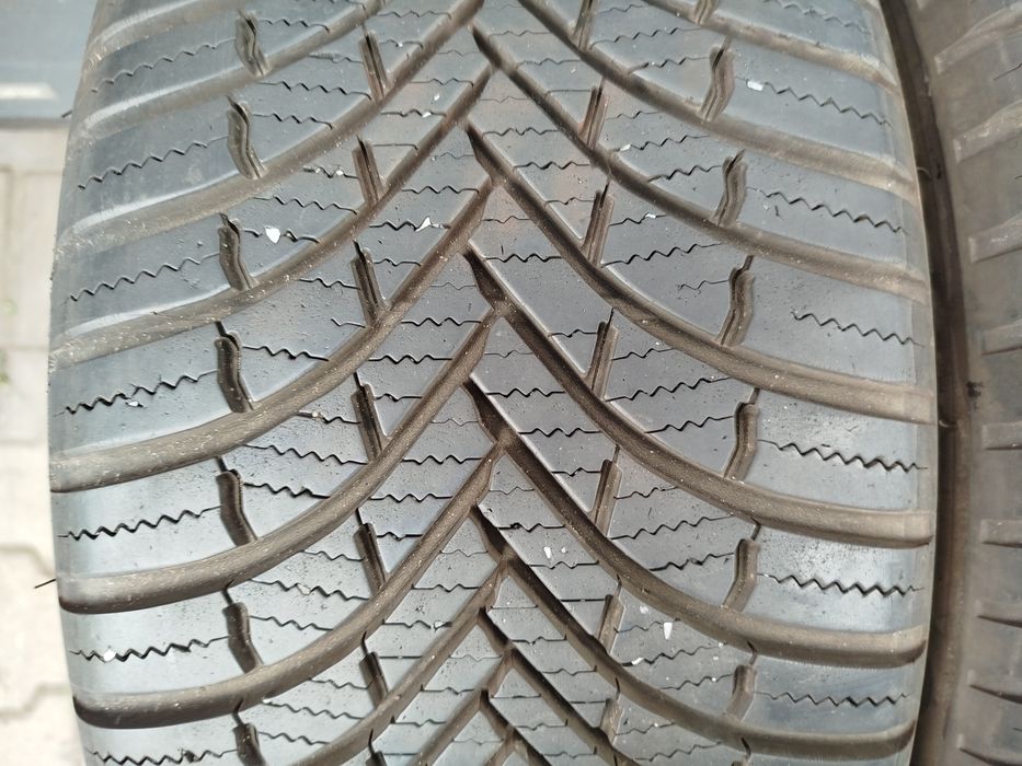 Opony całoroczne Firestone 225/45R17