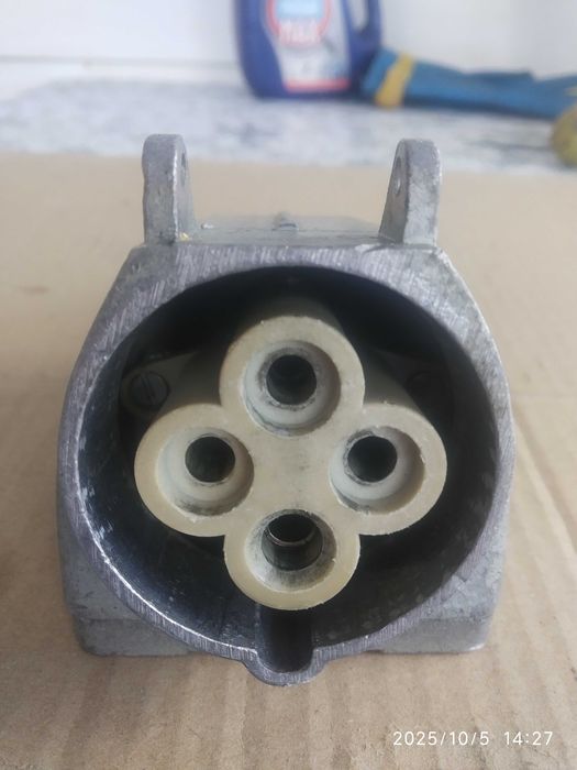 gniazdo 380V 16A aluminium używane 4 bolce