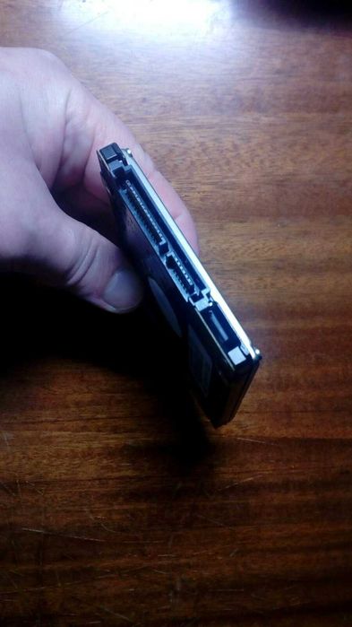 Жесткий диск Hitachi 500Gb (Не работает , повреждённый)