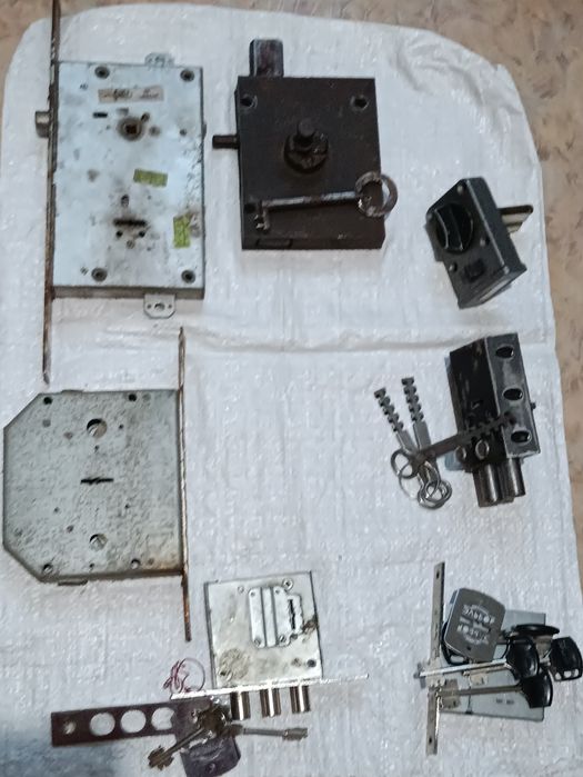 Ножи к наст.деревообрабат.станку Замки вредные разные