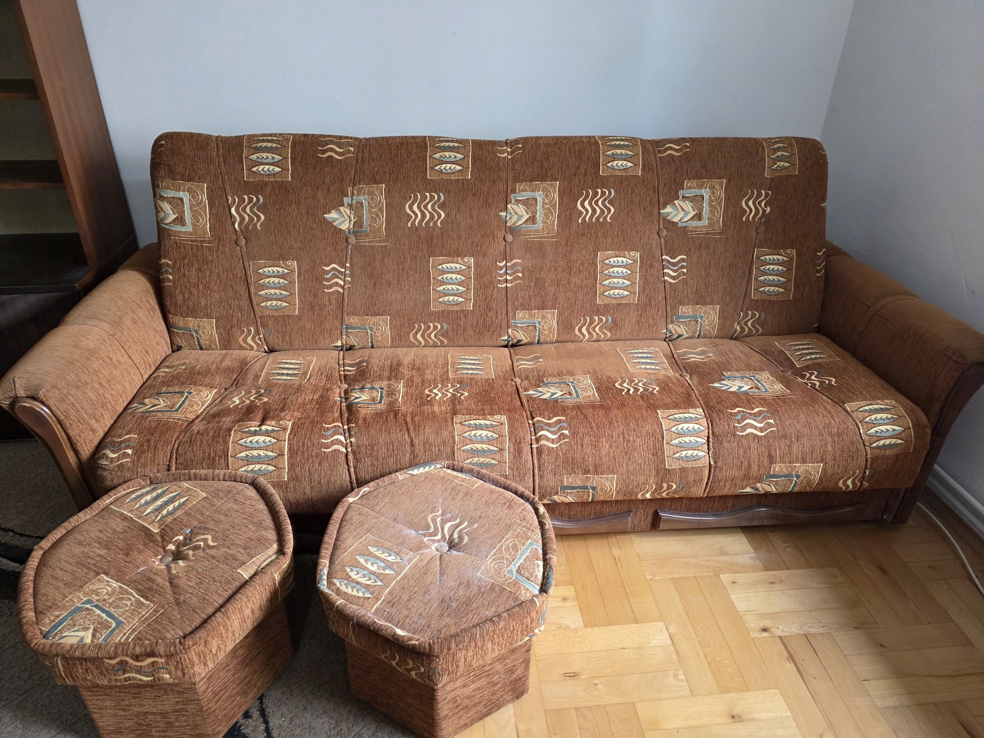 Wersalka z 2 pufami
