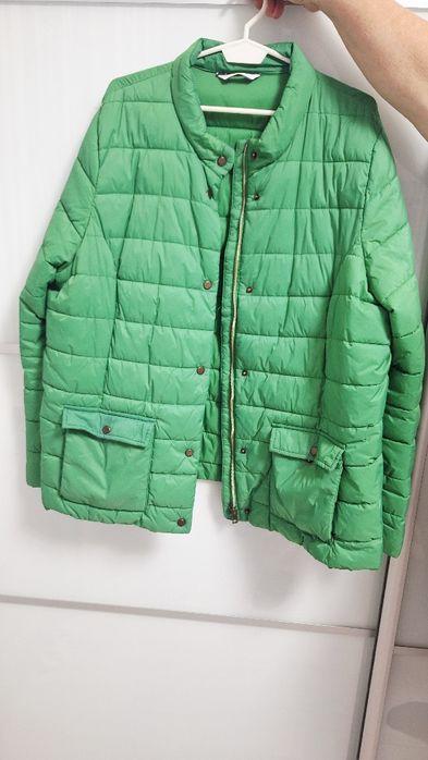 Осіння жіноча куртка