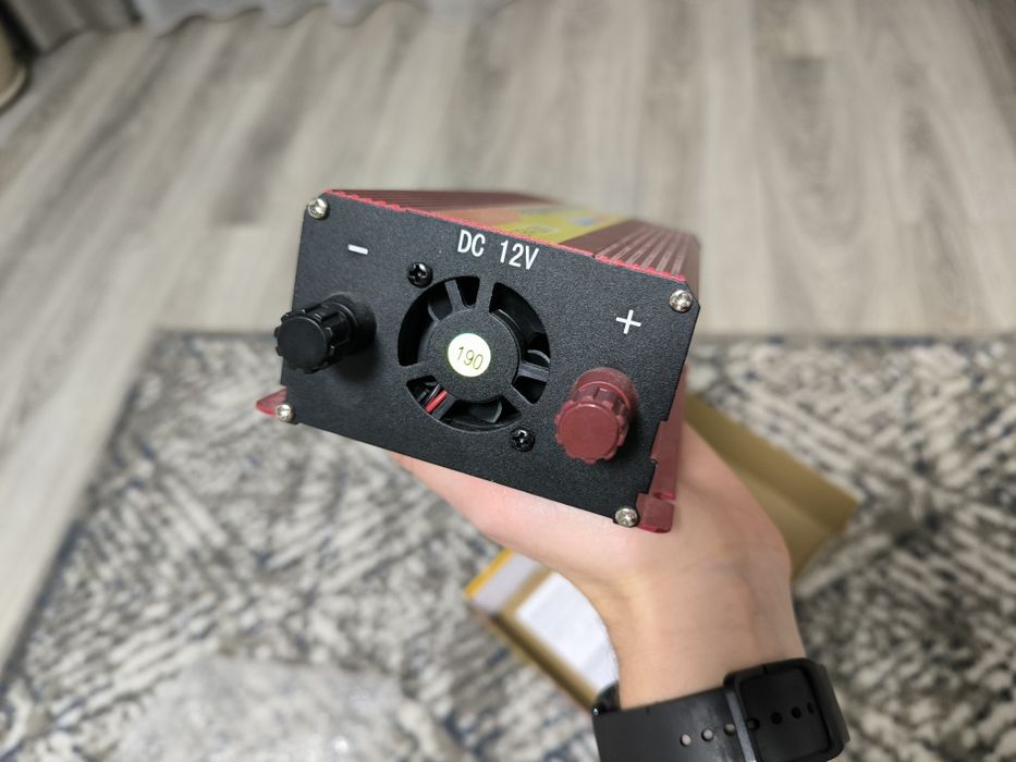 Останній перетворювач напруги (інвертор) з 12V→220V 2000W