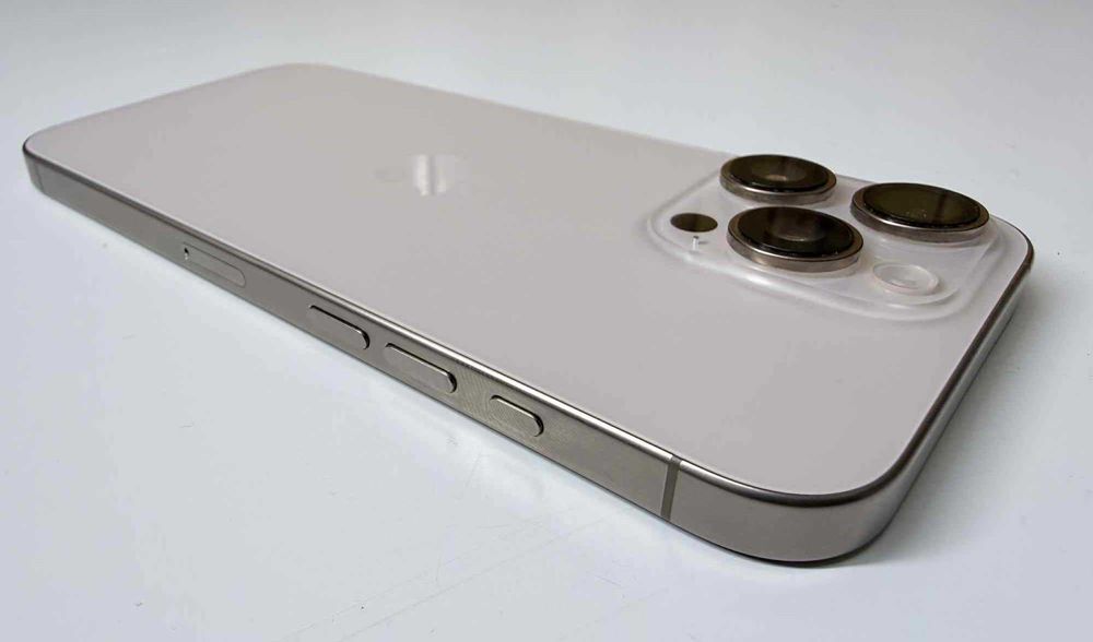 Apple iPhone 16 Pro Max 256Gb + kabel USB GW.