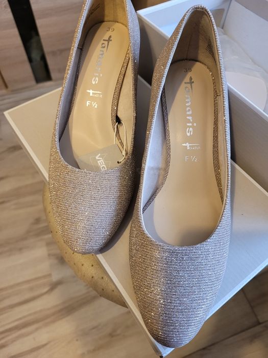 NOWE Buty wyjsciowe 39 beżowe