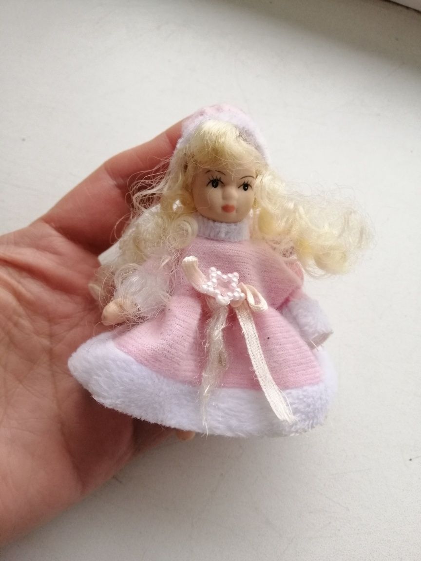 Продам мини куклу фарфоровую Снегурочка 9 см