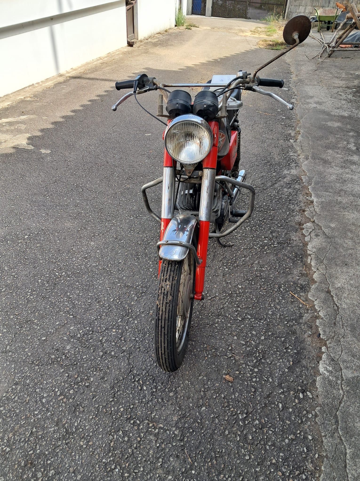 Motorizada EFS GT – Motor Sachs 50cc – Clássica de Coleção