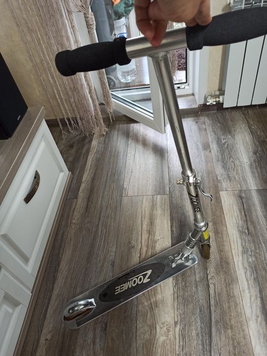 Самокат. Нержавіюча сталь. Витримає дорослого.