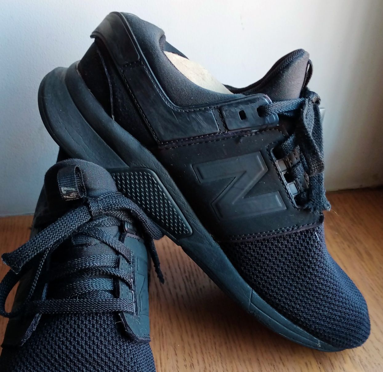Adidasy czarne New Balance 247 MEN