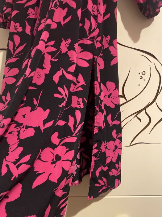 Piekna sukienka w kwiaty