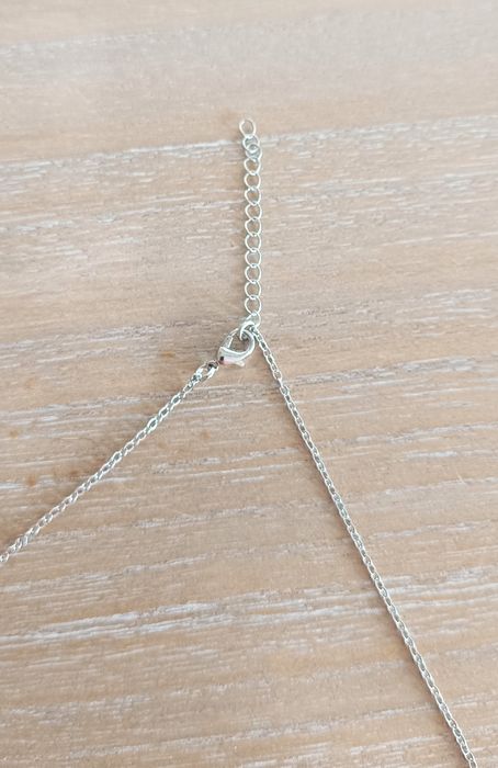 Colar / Fio prateado com trevo de 4 folhas, regulável, Novo