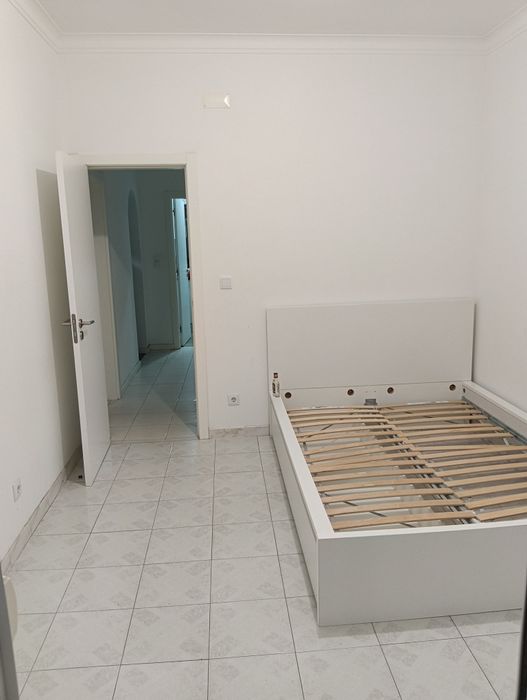 Quarto para arrendar Amadora 400€ com despesas a parte, solteiro/a