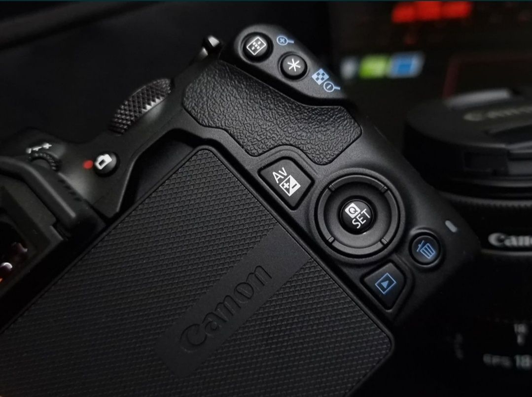 Canon 250D Como Nova
