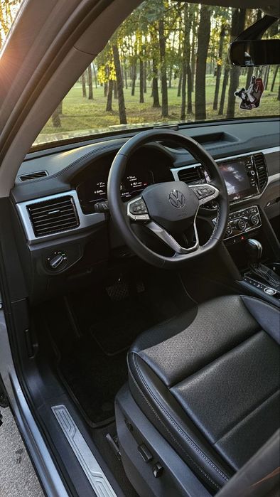 Продам авто VW Atlas 22