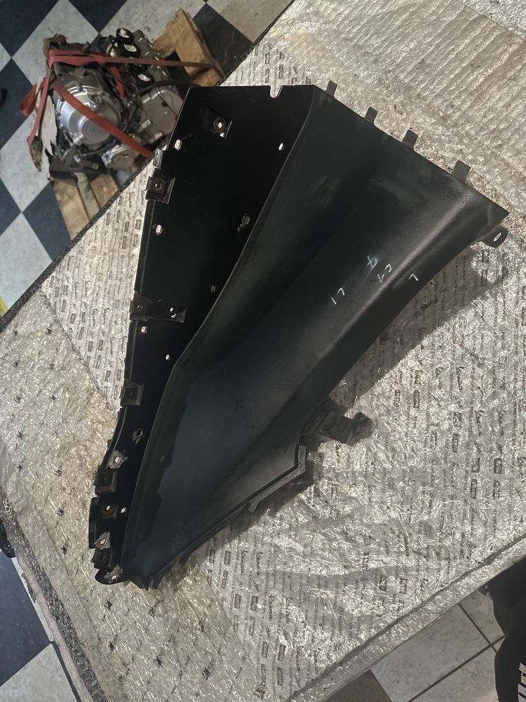 Bmw C1 Podłoga Osłona Wypełnienie 125/200 Plastik Mocowanie M175