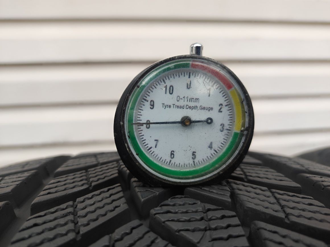 245.40.18 komplet opon zimowych Goodyear Ultra Grip Performance 8mm