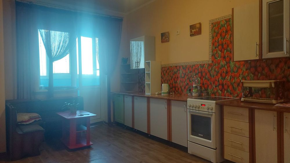 Простора 2-кімнатна квартира 73 м² вул. Миколи Закревського 93-А