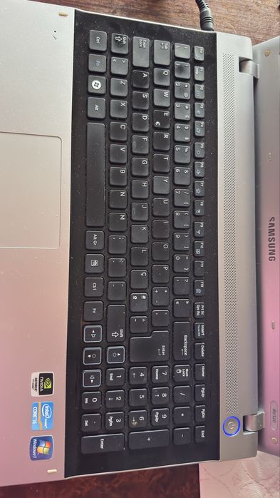 Samsung RV520 i5 | SSD 600GB | DVD | Rápido e funcional | Windows 10