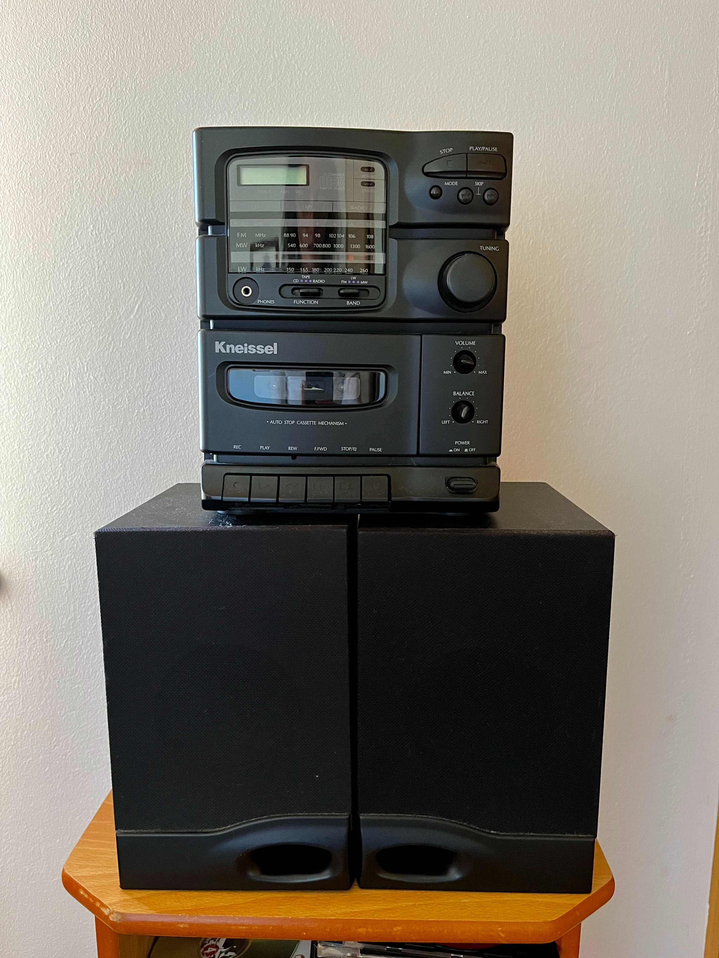 Aparelhagem Cd, Cassette e Radio + Colunas (Kneissel)