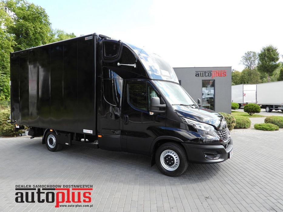 Iveco DAILY 35S18 KONTENER WINDA 8 PALET WEBASTO TEMPOMAT NAWIGACJA LEDY PNEUMATYKA KLIMATYZACJA  180KM  stan bardzo dobry, nie wymaga nakładów finansowcyh dostępny od ręki