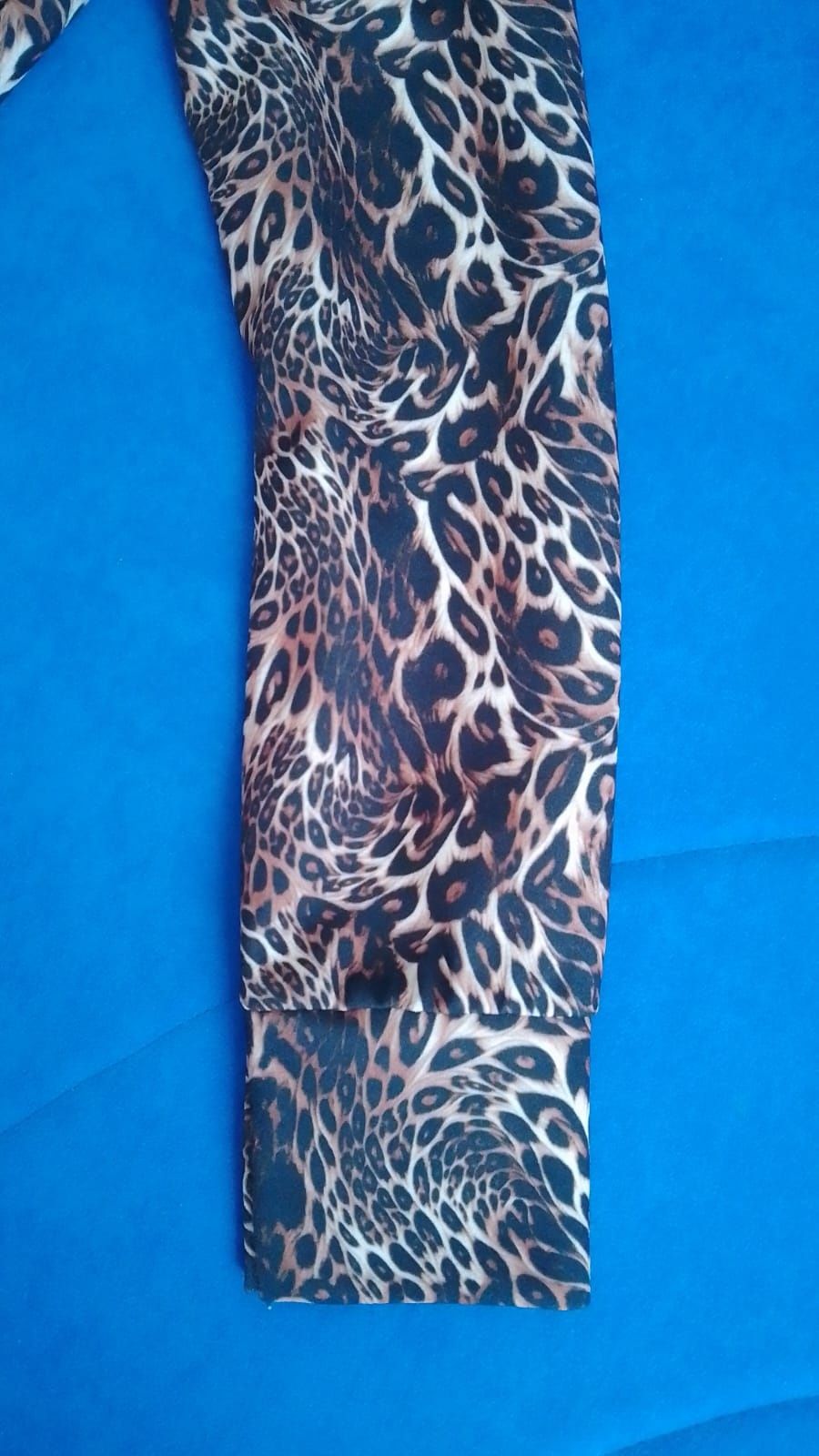 sukienka klasyczna  w leoparda