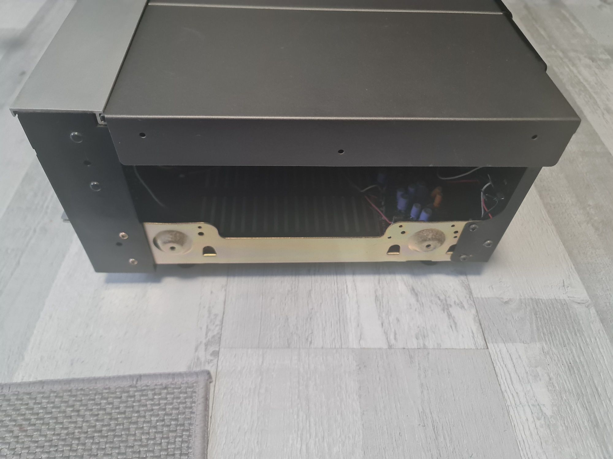 Dzieło sztuki amplituner JVC JR-S100L