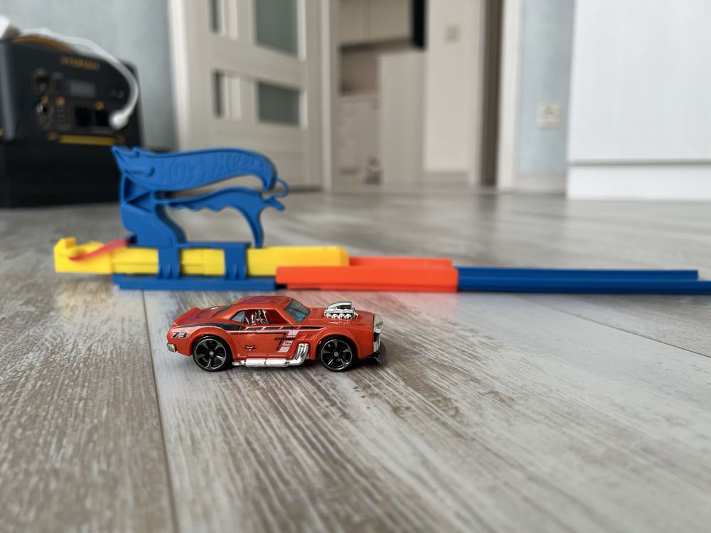 Трек Hot Wheels + машинка