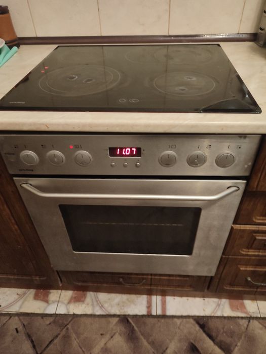 Накладна керамічна   плита  та духовка все в комплекті у