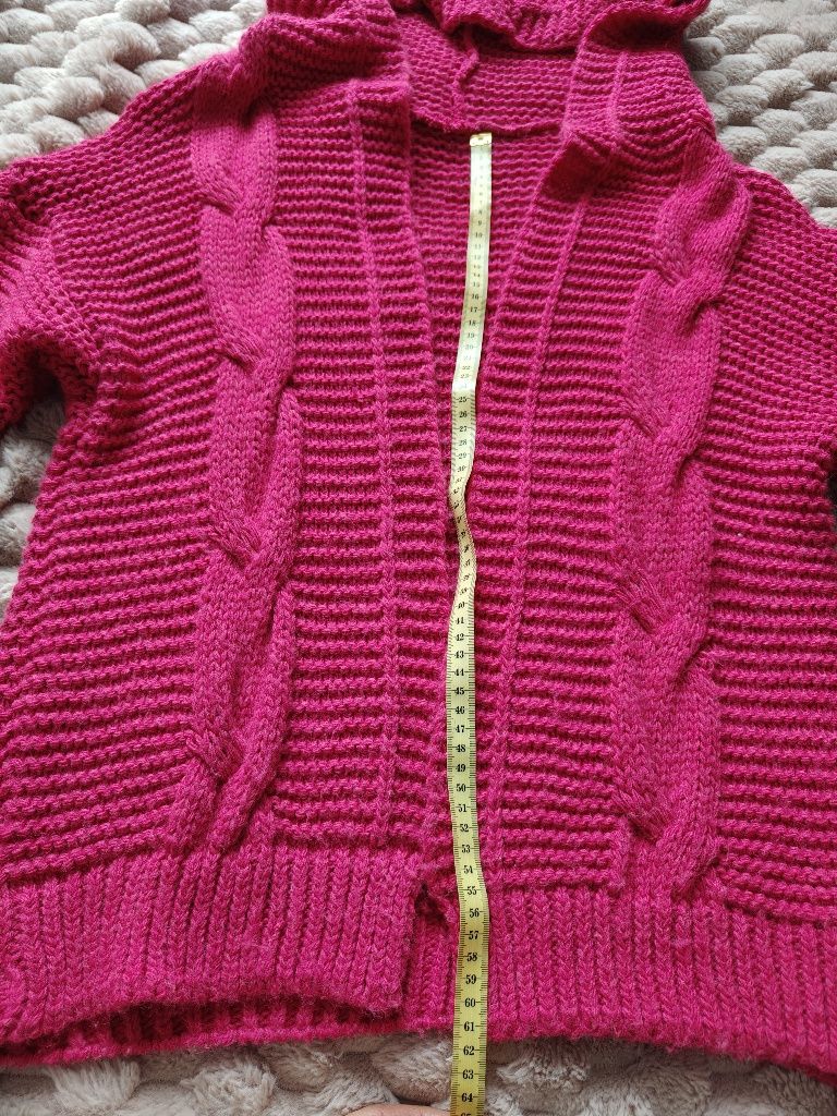 Piękny mięsisty sweter.
