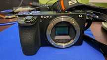 Aparat bezlusterkowy Sony ILCE A6500 body E mount z dodatkami.