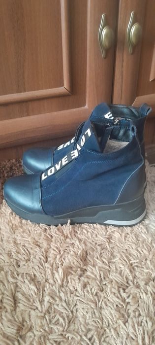 Взуття зимове жіноче