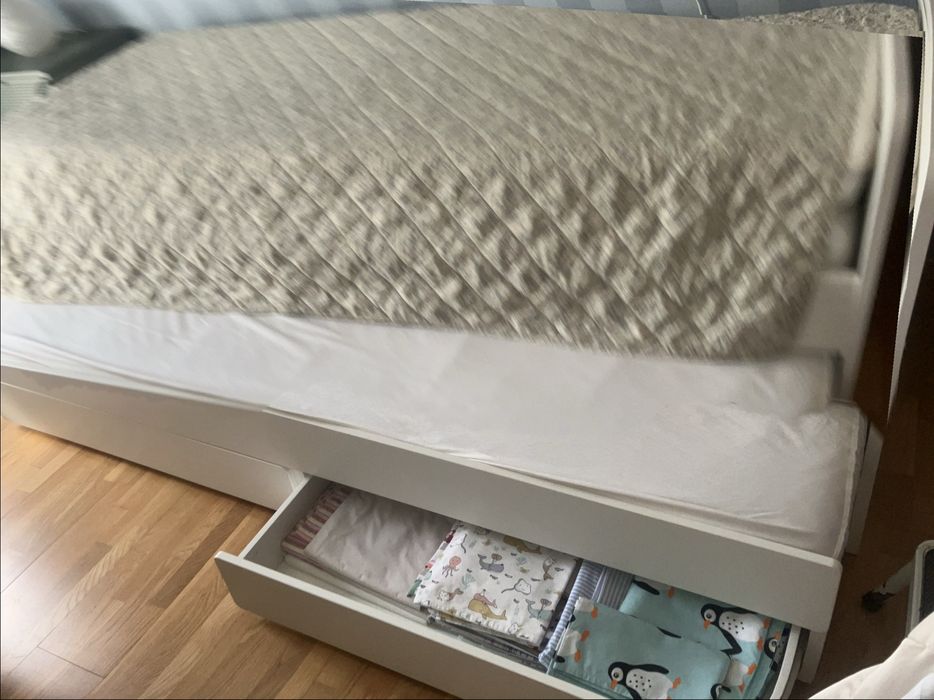 Camas Ikea c/ gavetas