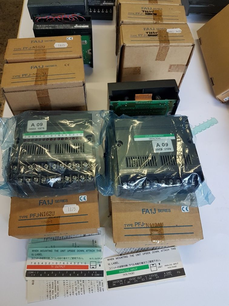 Automatos Idec Izumi FA-2 Junior e diversas cartas de I/O