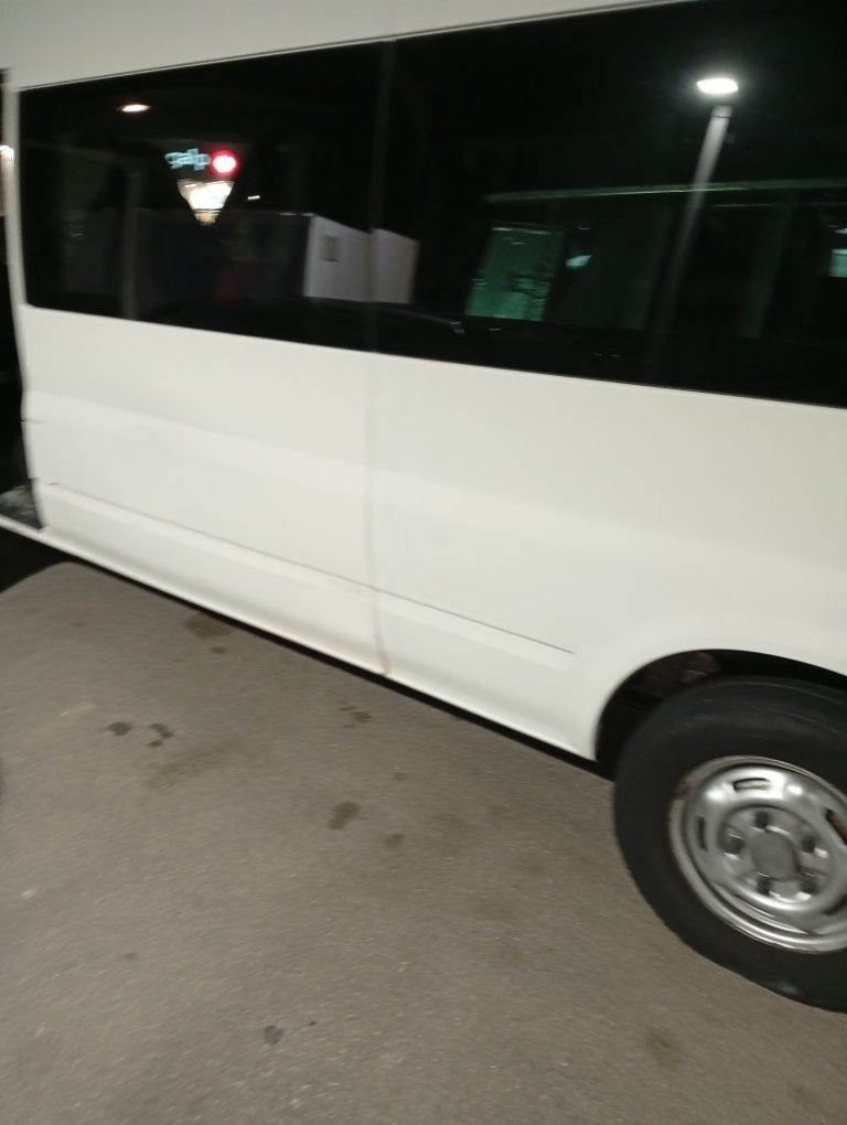 Carrinha Ford Transit de 9 lugares