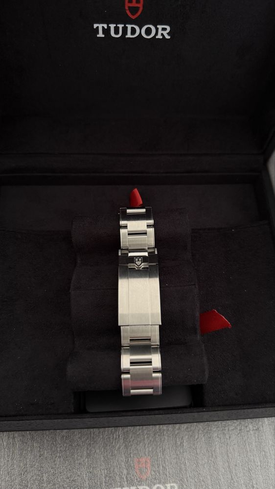 Tudor Black Bay Burgundy 41mm - Master Chronometer - Novo - FULL SET